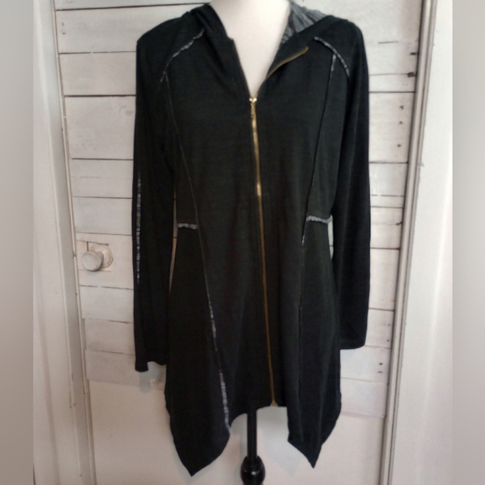 Chico's Zenergy Size 1 Small Hooded Jacket Asymmetrical Hem Black Full Zip